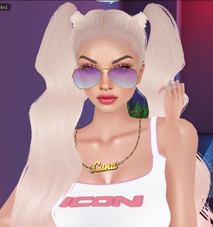 Custom gold name necklace worn by an IMVU avatar