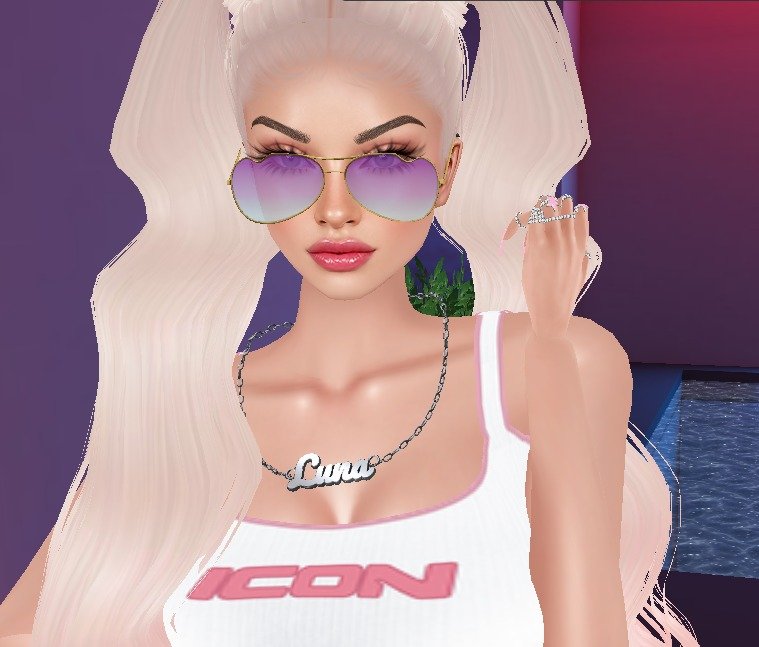 Custom silver name necklace worn by an IMVU avatar