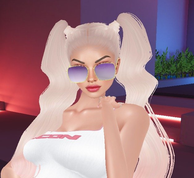 Oversized Square Gold Glasses on an IMVU avatar